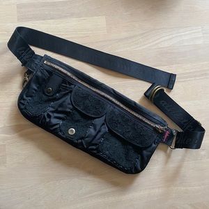 Vintage / Special Edition Belt bag by Lululemon